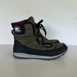 Sorel Whitney Short Lace Up Snow Boots in Olive Green, size 8